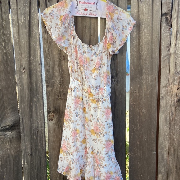 White Floral Ruffle Dress - Picture 5 of 8